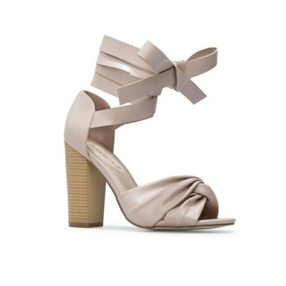 Shoe Dazzle Deley Stacked Heel Blush Sandals Size 8